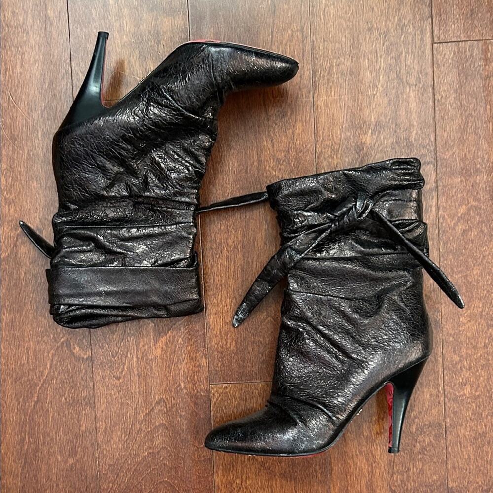 Betsey Johnson Vintage Textured Black Leather Ankle Boots With Ties, Size 7